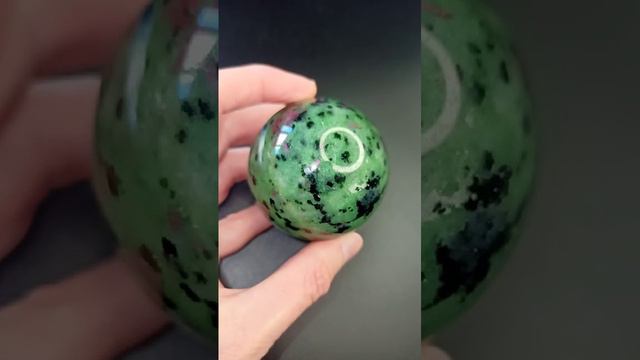 Рубин в цоизите, шар 51 мм смотреть онлайн