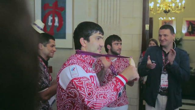 Олимпийские призеры в The BOSCO Club смотреть онлайн