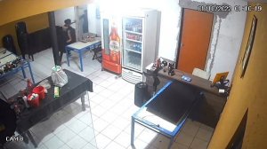 Dupla assalta espetaria na Avenida Jaime Rios