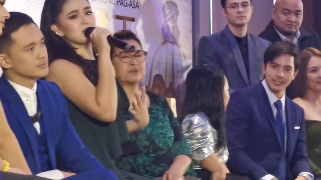 Alden Richards kinakawa daw, pinuri ng kanyang co-stars sa THE GIFT смотреть онлайн