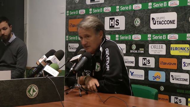 Mister Tesser alla viglia di Pescara-Avellino смотреть онлайн