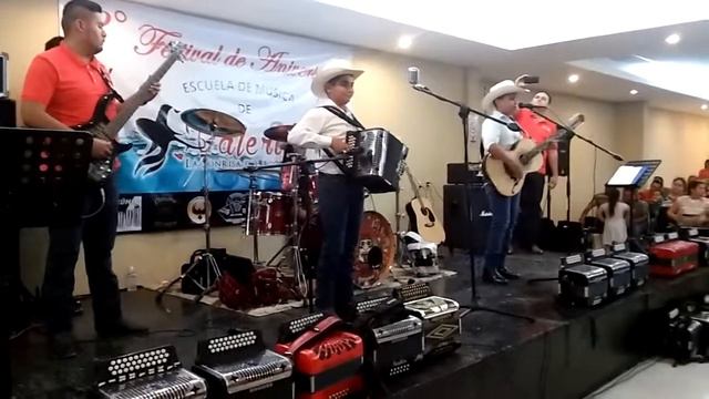 Cielo azul cielo nublado artistas de Rio Bravo Roberto Vera Moreno, Jose Luis Salinas. смотреть онлайн