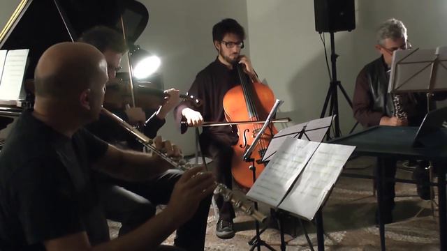 Alvin Lucier Two circles (2012) смотреть онлайн