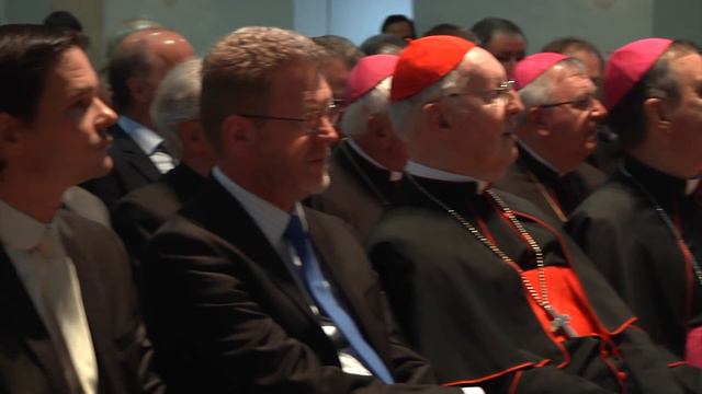 Zahlreiche Ehrengäste feiern Priesterseminar-Jubiläum смотреть онлайн