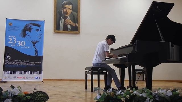 Edvard Grieg: Lyric Pieces, Book VI, Op. 57, No. 2: Gade / David Gevorgyan смотреть онлайн