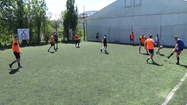3  Николай Костов