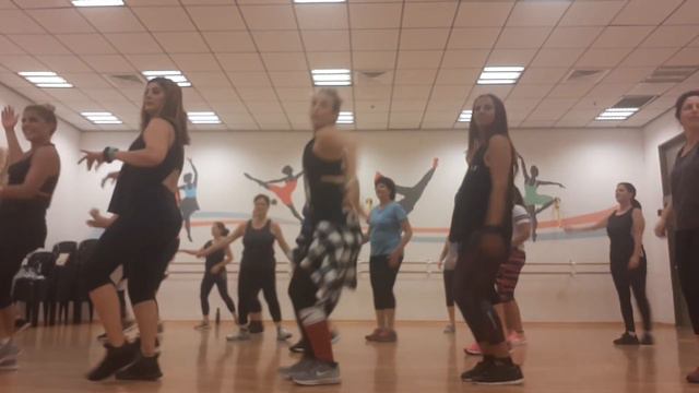 Zumba with Ellie - Haverot shelach - omer adam смотреть онлайн