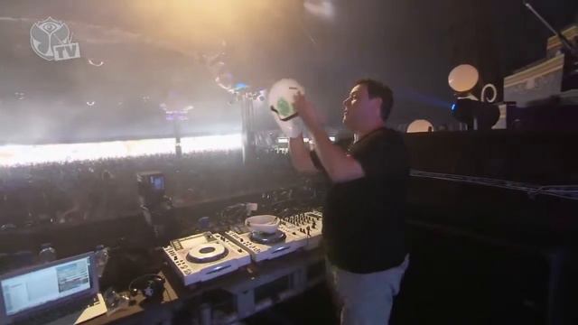 Tomorrowland 2013 - Joachim Garraud смотреть онлайн