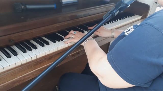 Julie covers "Hurt" by Trent Reznor & Rick Rubin Johnny Cash #music #busking #piano смотреть онлайн
