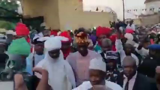 Sarkin Bichi Alh Aminu Ado tare da Abdullahi Umar ganduje lokacin bude makaranta смотреть онлайн