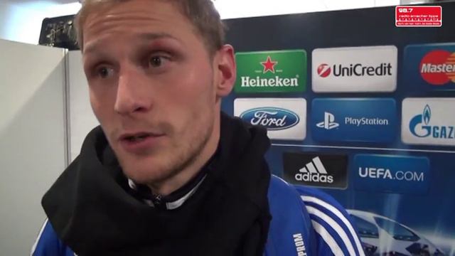 Videointerview mit Benedikt Höwedes und Roman Neustädter nach der Partie gegen Arsenal смотреть онлайн
