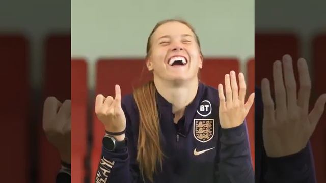 Be honest! How many fingers did you put down? Fran Kirby & Carly Telford & Jordan Nobbs смотреть онлайн