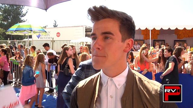 Connor Franta Talks Leaving O2L, His Relationship With The O2L Boys & Supporting Trevor Moran!