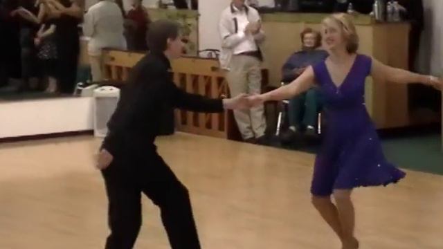 Patrick Luhmann & Melena Bronson Holiday Swing смотреть онлайн