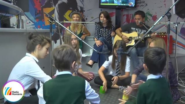 Alexandra Ungureanu & Friends - Cups Mash-up (2014) (LIVE @ Radio România 3Net 