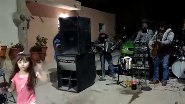 Hugo Vasquez tokando el sentenario смотреть онлайн