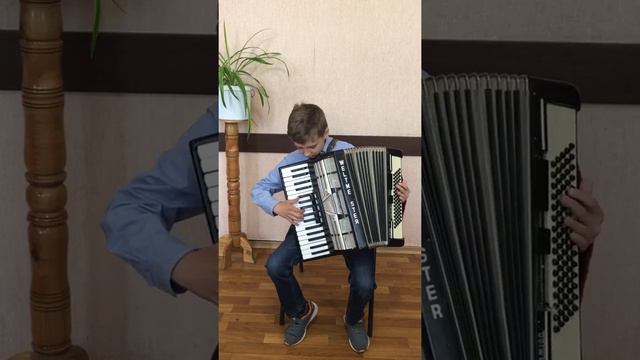 Рожко Ілля. Українська народна пісня "Соловейко" смотреть онлайн