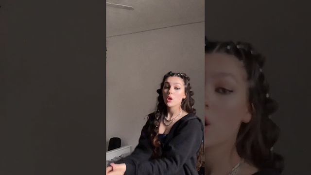 Emily Carey, I LOVE YOU ! смотреть онлайн