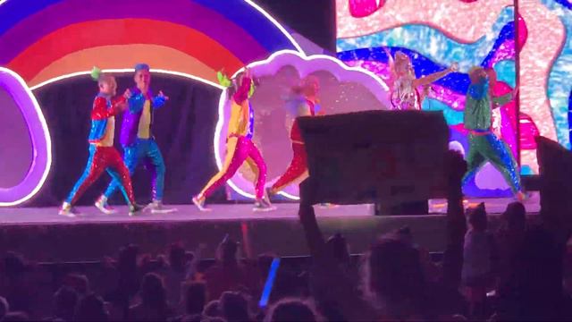 JOJO SIWA DREAM CONCERT - BOOMERANG - PLEASE SUBSCRIBE AND HIT THE LIKE BUTTON