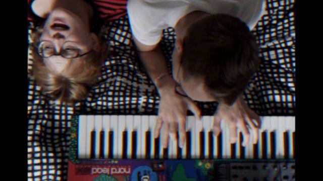 JUNI - Kronblad (Official Music Video) смотреть онлайн