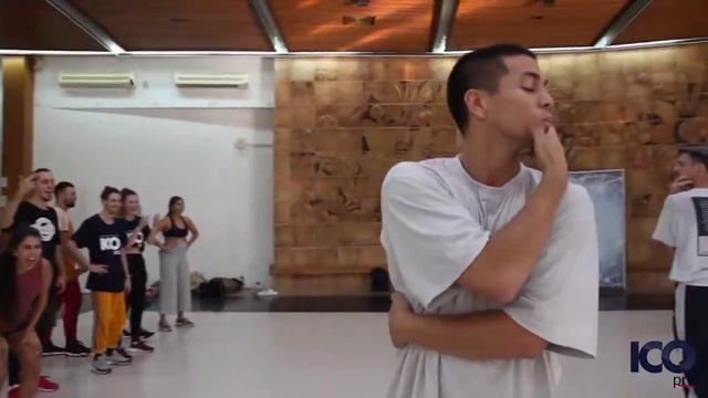 Chris Martin & Larkin Poynton - Hooked On A Feeling | ICO Pro 2018