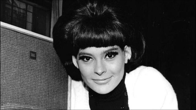 En af de store dansktop-sangeringer, Ulla Pia, er desværre død idag. 24. august 2020. Hun blev 75 å смотреть онлайн