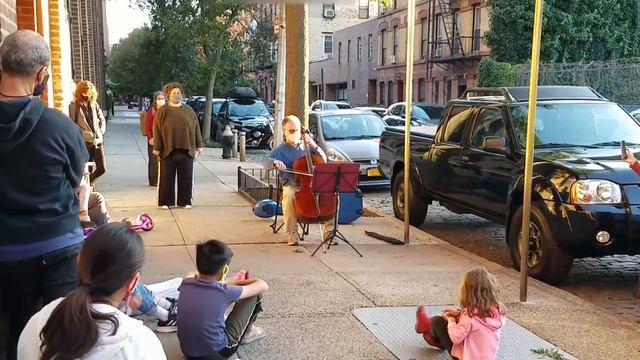 RIP RBG ~ Brooklyn neighborhood's cello tribute to Justice Ruth Bader Ginsburg aka Notorious RBG :( смотреть онлайн