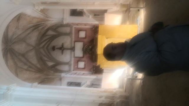 Carlos Arteche, alcalde de Carboneras de Guadazaón explicando la historia del Convento de la S. Cru смотреть онлайн