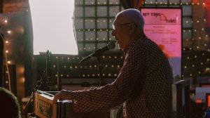 Киртан - Ваясаки дас.