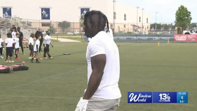 Dolphins wide receiver Tyreek Hill brings football camp to Virginia Beach