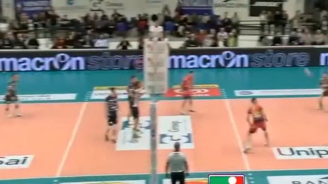 #SpecialVolley - Luciano De Cecco che bella diagonale stretta смотреть онлайн