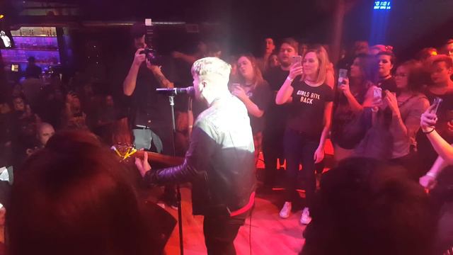 Shane Told - Dammit (Live Acoustic Cover) смотреть онлайн