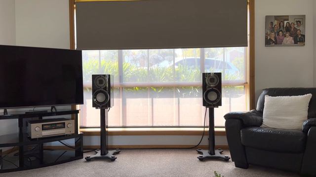 Monitor Audio Platinum 100 3G Sound Demo - Dire Straits - You and Your Friend смотреть онлайн