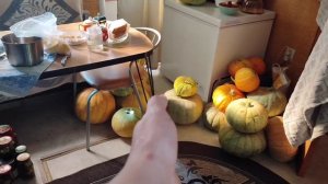 ДОЧА ПОМОГАЕТ МАМЕ.