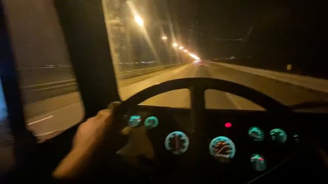 1000 км за 14 часов!!! Не успеваю на разгрузку! Горящий рейс на Freightliner! смотреть онлайн