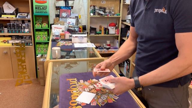 Dave performs Trevor Duffy's amazing Phil Plus trick for some customers смотреть онлайн