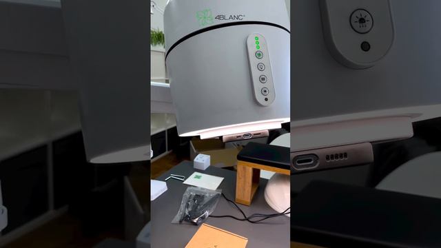 Мощности вытяжки 4BLANC PRO хватает, чтобы легко удерживать iPhone смотреть онлайн