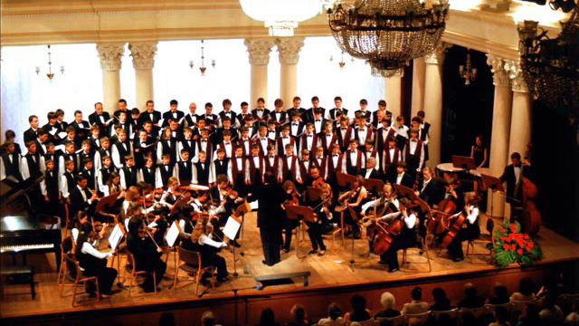 W.A.Mozart Mass in C-moll - Kyrie. Revutsky Boys Choir and Boys Choir of Lysenko music school смотреть онлайн