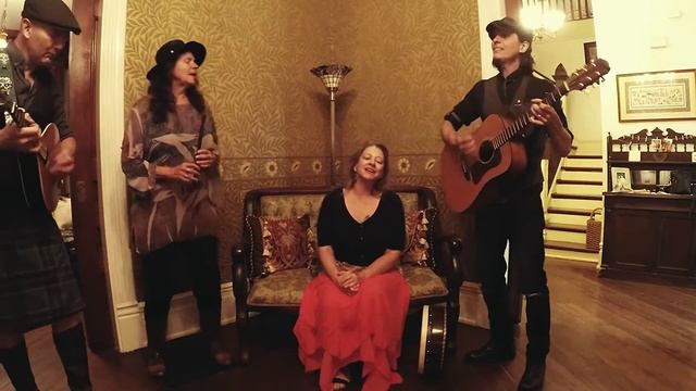 Carolina Ceili — As I Roved Out