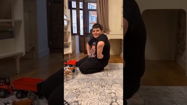 ЛУИЗА СЕГОДНЯ ГОТОВИТ КУРИНУЮ КОТЛЕТУ 😍 ПОДРУГА ЛУИЗЫ ПРИНЕСЛА ТАДЖИКСКИЙ ЛЕПЁШКИ 🫓 смотреть онлайн