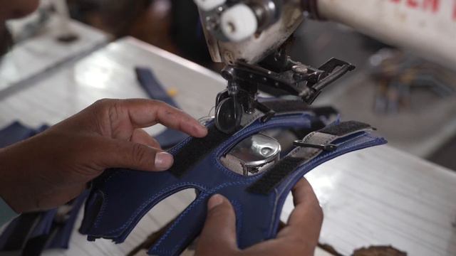 Как изготавливаются мужские сандалии смотреть онлайн