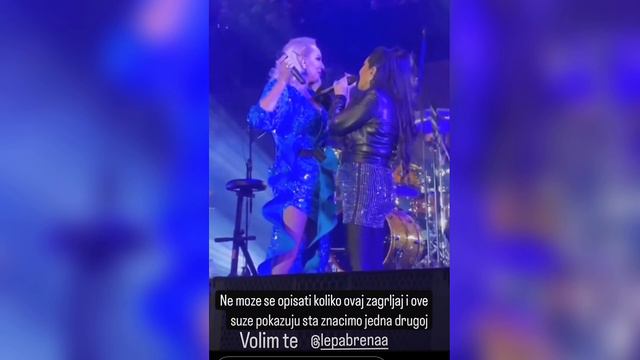 Lepa Brena Pred Punom Dvoranom Roni Suze Dok Je Dragana Mirković Grli I Teši смотреть онлайн