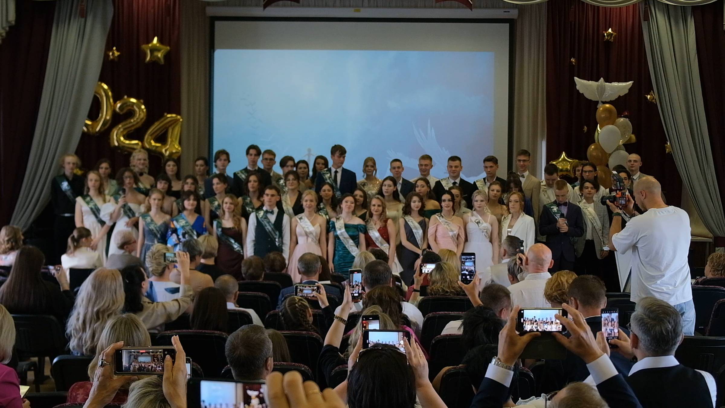 Школьный выпускной 2024,Гимназия №2 - Graduation Ceremonies of 2024 смотреть онлайн
