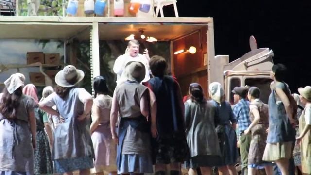 AMBROGIO MAESTRI   L'ELISIR D'AMORE 21/11/2015  ACTE 1(4)