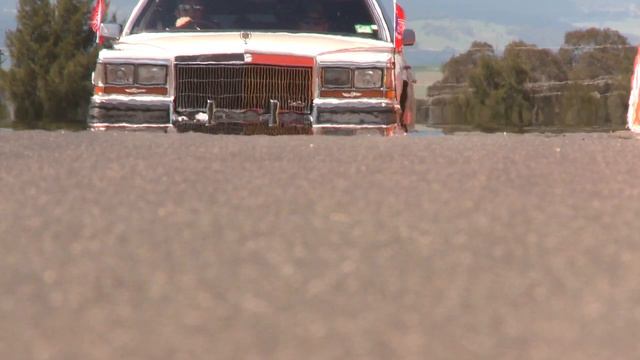 Todd and Rick Kelly drive laps of Mount Panorama Bathurst in 1989 V8 Cadillac stretch limousine смотреть онлайн
