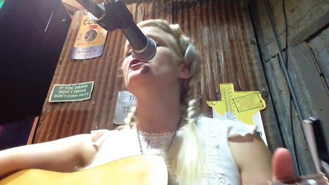 Fallon Franklin sings Folsom Prison Johnny Cash смотреть онлайн