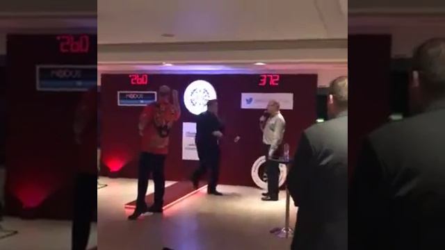 My leg of darts v Raymond van Barneveld смотреть онлайн