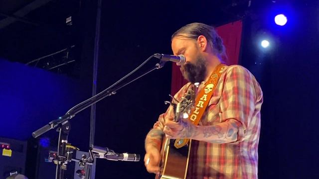 Arlo McKinley “Stealing Dark…” / “We Were Alright” / “Don’t Need To Know” Live in MA, May 13, 2022 смотреть онлайн