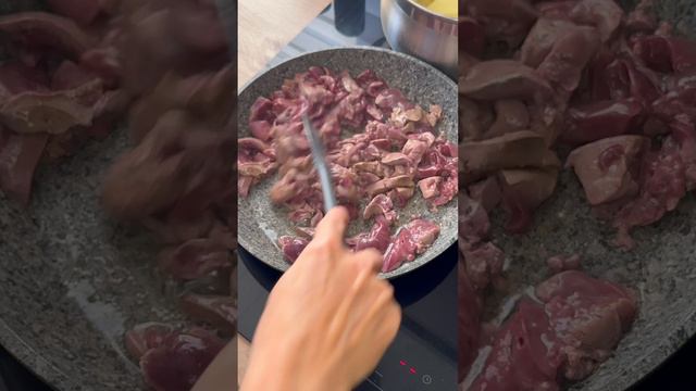 Куриная печень в сливочном соусе