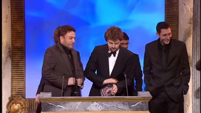 Kevin Bishop throws a bottle at the Inbetweeners смотреть онлайн